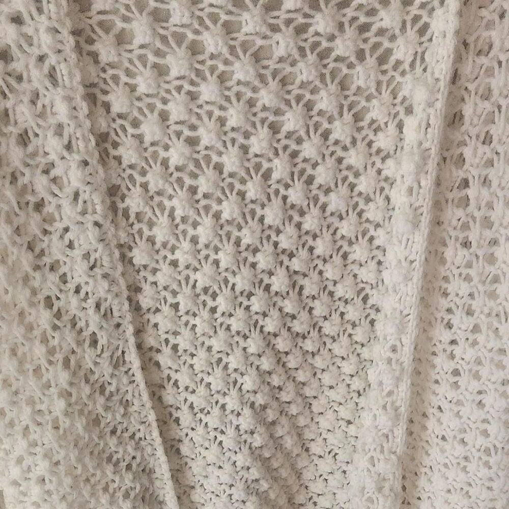 Vintage Cream Crochet Fringe Shawl Wrap // Boho Festival Summer Lace - Picture 2 of 6